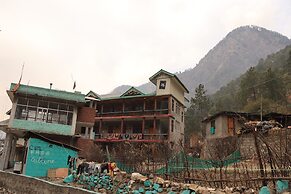 Chalo Challal Hotel & Cafe