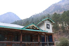 Chalo Challal Hotel & Cafe