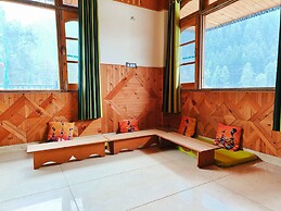 Chalo Challal Hotel & Cafe