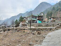 Chalo Challal Hotel & Cafe