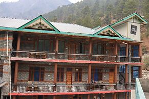 Chalo Challal Hotel & Cafe