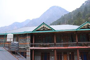 Chalo Challal Hotel & Cafe