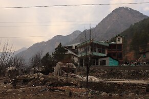 Chalo Challal Hotel & Cafe