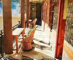 Chalo Challal Hotel & Cafe