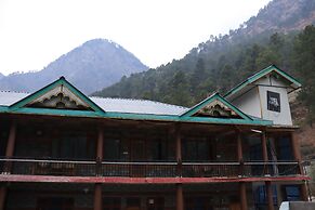 Chalo Challal Hotel & Cafe