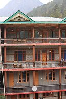 Chalo Challal Hotel & Cafe