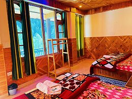 Chalo Challal Hotel & Cafe