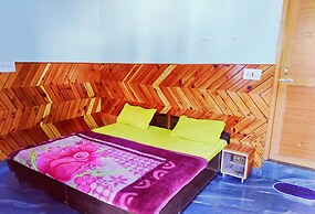 Chalo Challal Hotel & Cafe