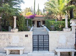 Villa Nada - Unique and Artistic