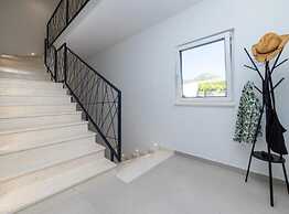 Luxury Villa Navis