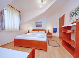 Seafront Apartments Deveron