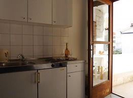 Dugi Rat Seaside Apartments