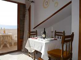 Dugi Rat Seaside Apartments
