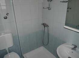 Dugi Rat Seaside Apartments