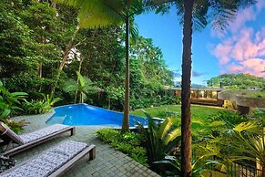 The Planchonella House - Eco Stay de Luxe