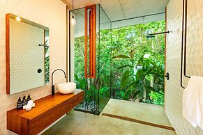 The Planchonella House - Eco Stay de Luxe