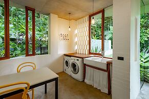 The Planchonella House - Eco Stay de Luxe