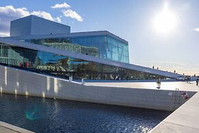 Charming Oslo Apartment With Balcony & Rooftop Access