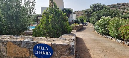 Plaka-sleeps4-parking-pool-hottub-seaviews