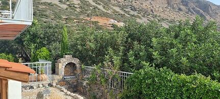 Plaka-sleeps4-parking-pool-hottub-seaviews