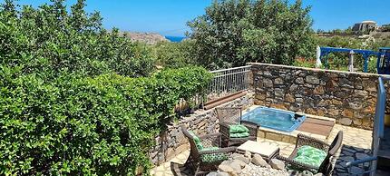 Plaka-sleeps4-parking-pool-hottub-seaviews