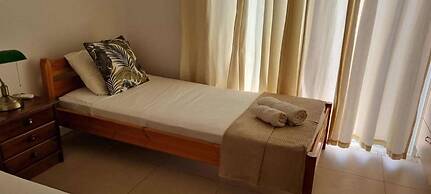 Plaka-sleeps4-parking-pool-hottub-seaviews