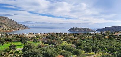 Plaka-sleeps4-parking-pool-hottub-seaviews