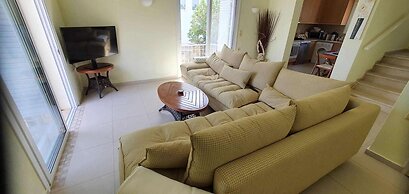 Plaka-sleeps4-parking-pool-hottub-seaviews