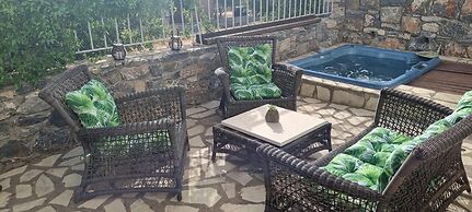 Plaka-sleeps4-parking-pool-hottub-seaviews