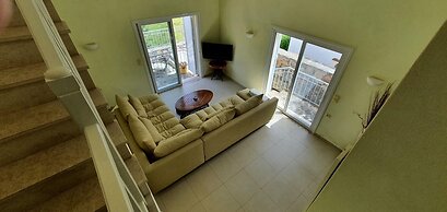 Plaka-sleeps4-parking-pool-hottub-seaviews