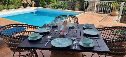 Plaka-sleeps4-parking-pool-hottub-seaviews