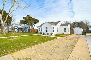 Walk to Cowboys Games: Arlington Home w/ Yard!