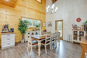 Close to Hiking & Attractions: Smoky Mtn Cabin