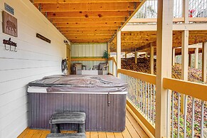 Close to Hiking & Attractions: Smoky Mtn Cabin