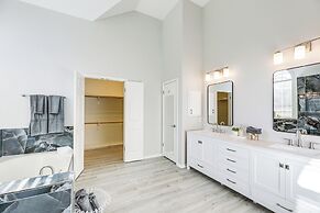 9 Mi to The Domain: Spacious Pflugerville Haven!