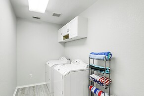 9 Mi to The Domain: Spacious Pflugerville Haven!