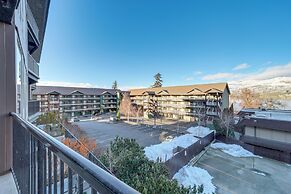 Resort Getaway on Lake Chelan: Pool + Beach Access