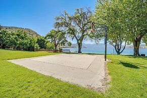 Resort Getaway on Lake Chelan: Pool + Beach Access