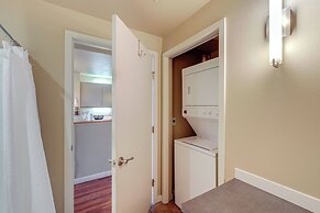 Resort Getaway on Lake Chelan: Pool + Beach Access