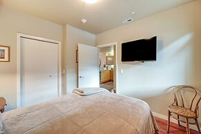 Resort Getaway on Lake Chelan: Pool + Beach Access