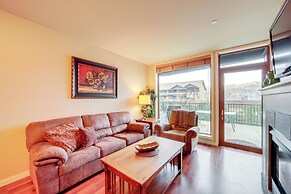 Walk to Lake Chelan: Condo w/ Pool Access