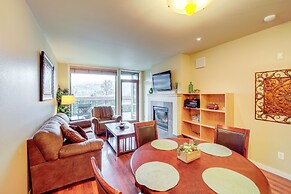 Walk to Lake Chelan: Condo w/ Pool Access