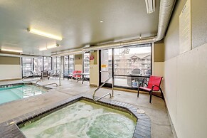 Walk to Lake Chelan: Condo w/ Pool Access