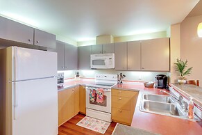 Walk to Lake Chelan: Condo w/ Pool Access