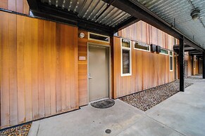 Walk to Lake Chelan: Condo w/ Pool Access