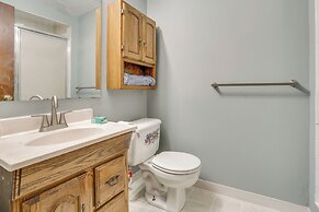 2 Mi to Dtwn St Paul: Home w/ Private Deck & Yard!