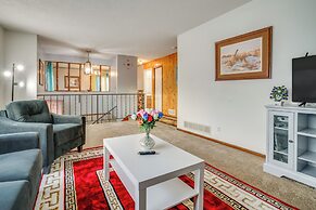 2 Mi to Dtwn St Paul: Home w/ Private Deck & Yard!