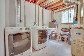 2 Mi to Dtwn St Paul: Home w/ Private Deck & Yard!