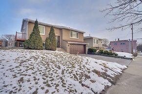 2 Mi to Dtwn St Paul: Home w/ Private Deck & Yard!