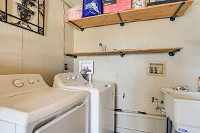 4 Mi to Historic Dtwn Venice: Home w/ Heated Pool!